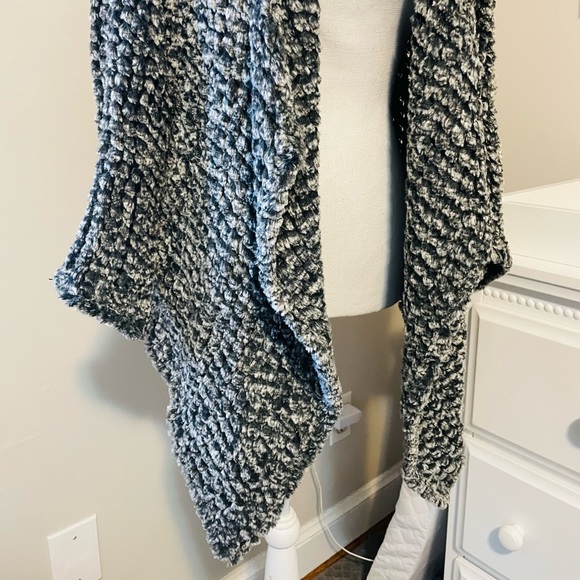 Dolce Cabo Faux Fur Cardigan - Picture 7 of 10